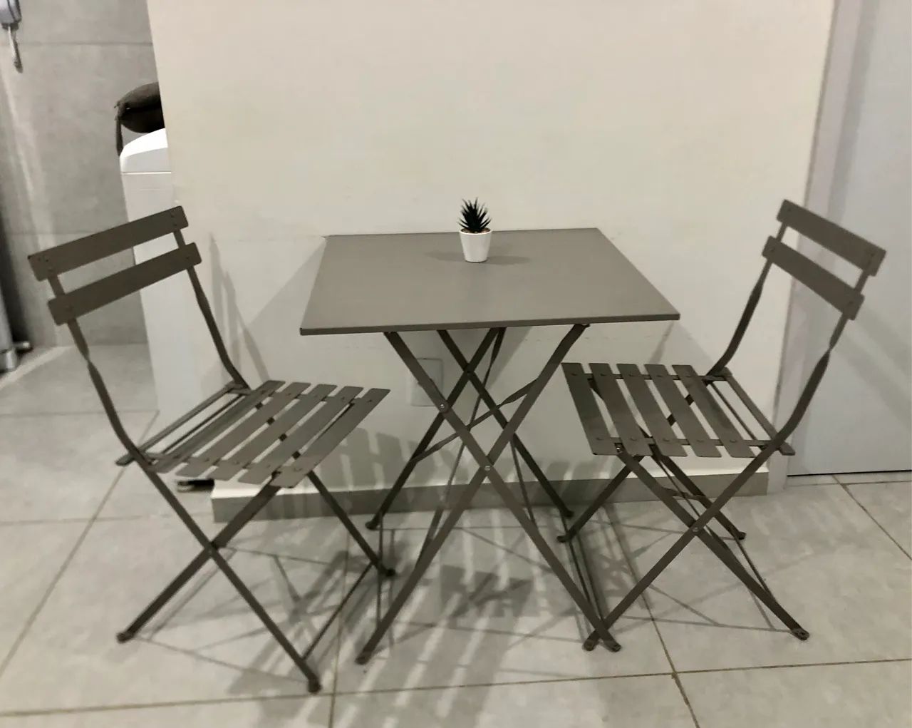 Mesa com cadeiras - Foto 2