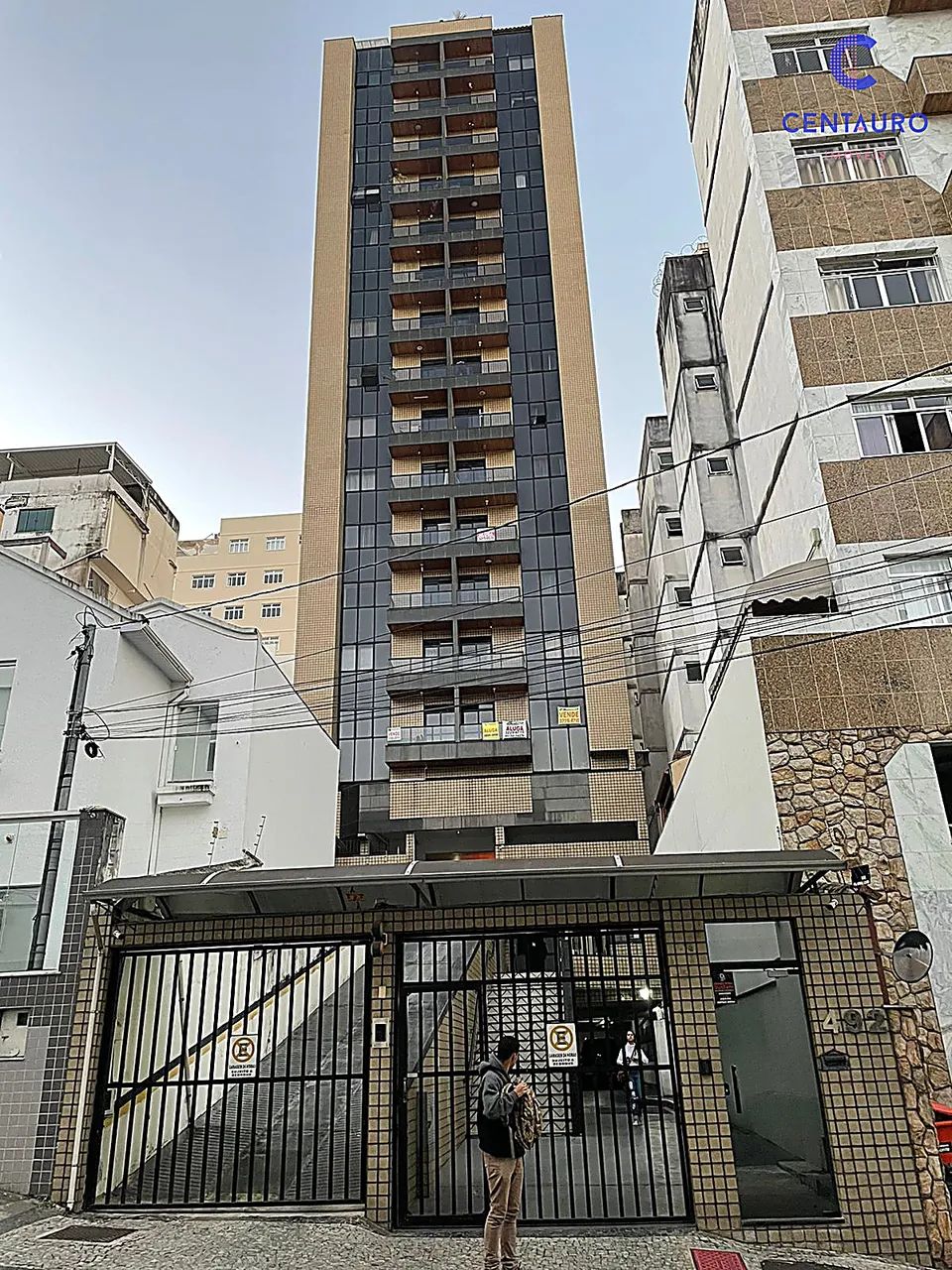 Ótimo apartamento quarto e sala com varanda e garagem na Oscar Vidal - Foto 2