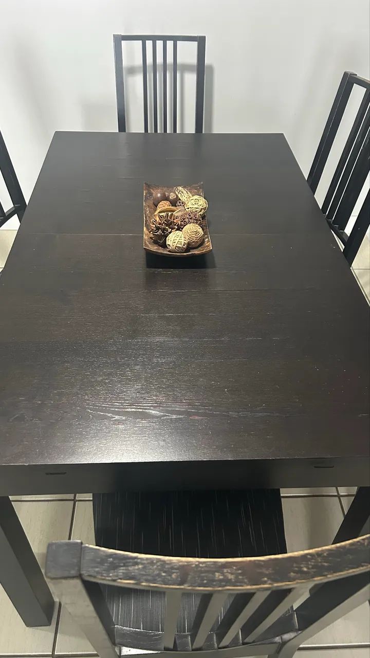 Mesa em madeira IKEA COM 6 cadeiras  - Foto 3