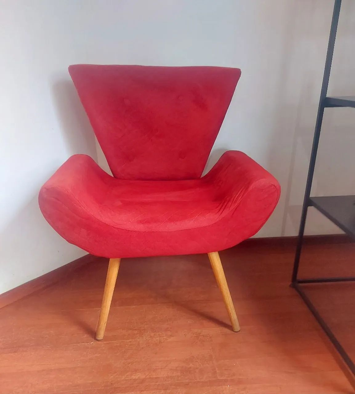 Poltrona tulipa Vinho/Marsala 