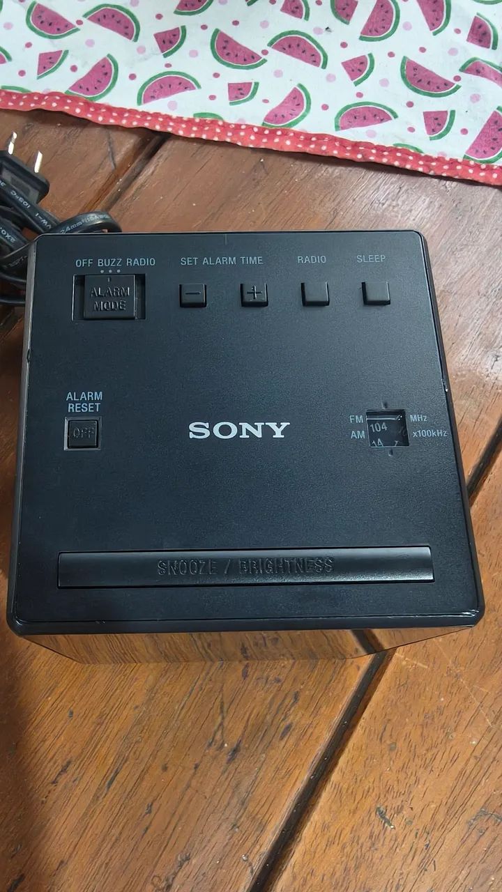 Rádio relógio SONY ICF C1...Zerado.  importado. - Foto 3