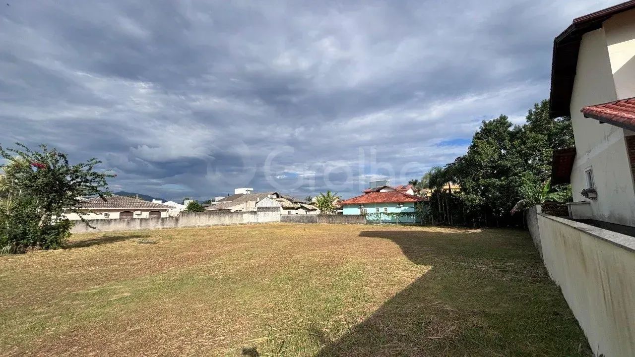 Imóvel para venda tem 730 metros quadrados em Campeche - Florianópolis - SC