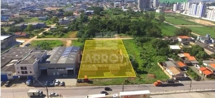 Galpão Industrial à venda a 100 metros da BR-101 / Área com 8 lotes