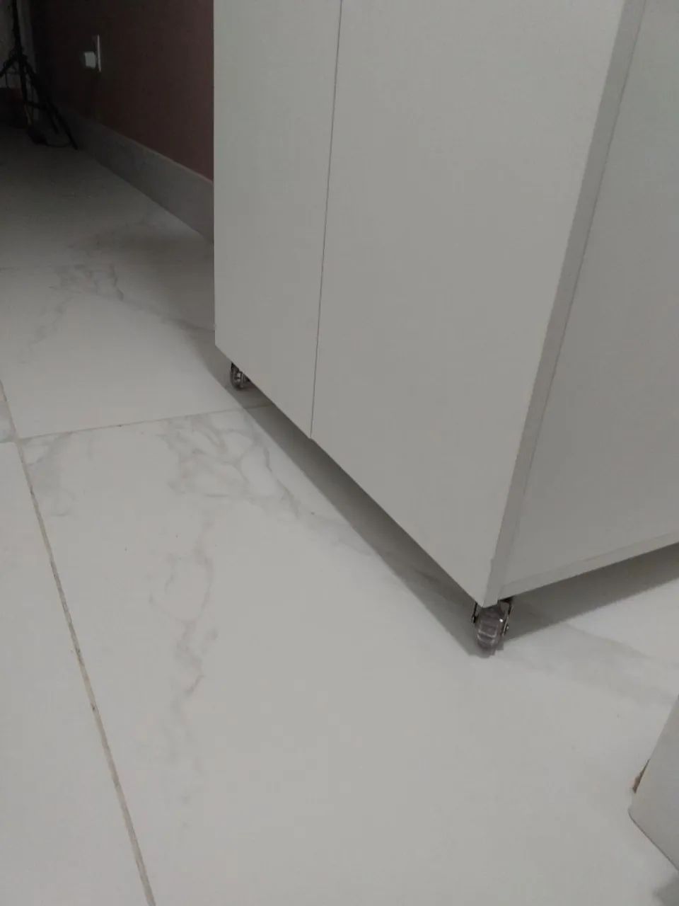 Lindo Armário com rodinhas (IMPECÁVEL) - Foto 2