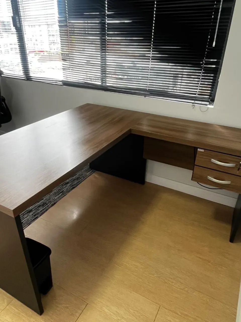 Mesa em L de escritório - Foto 3