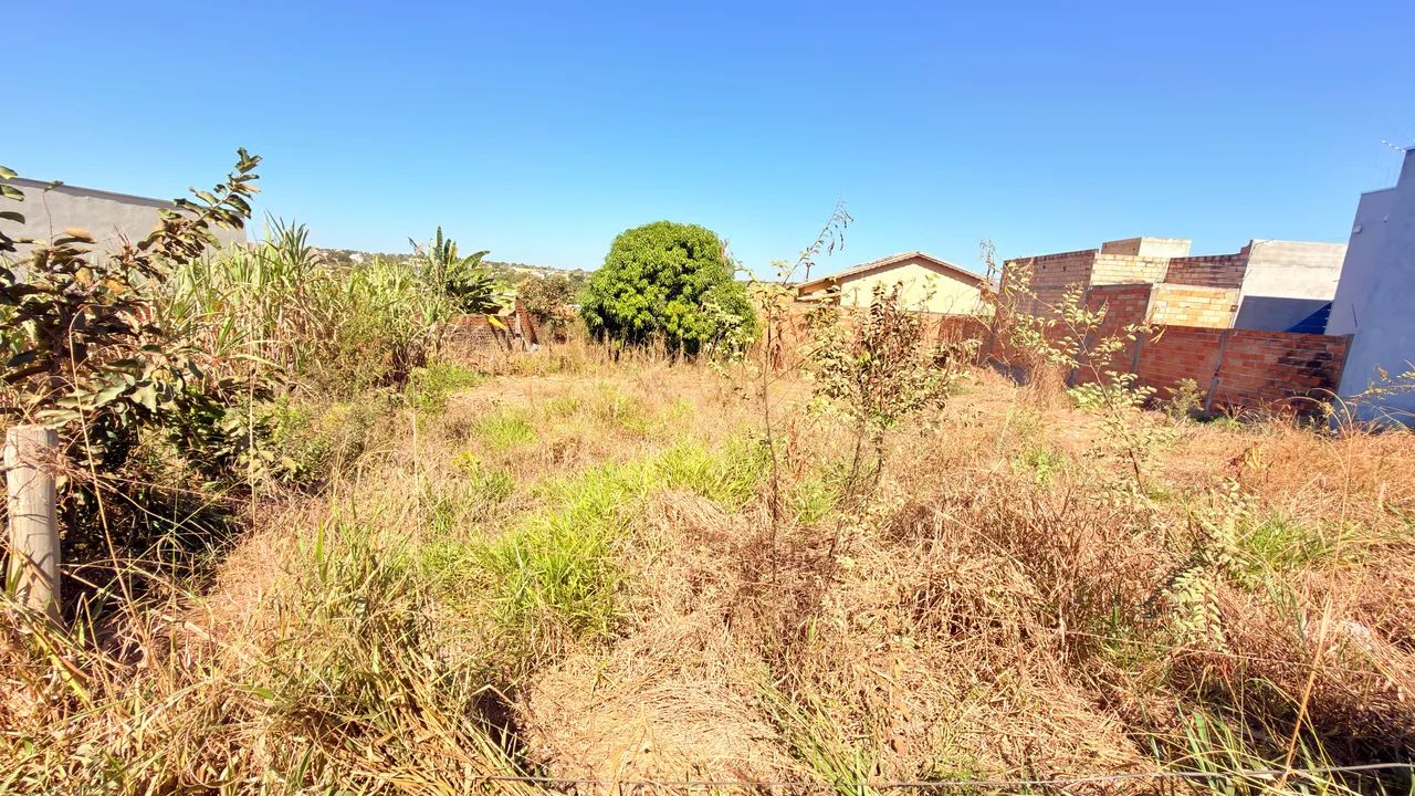 Dois lotes- 360m2 cada.