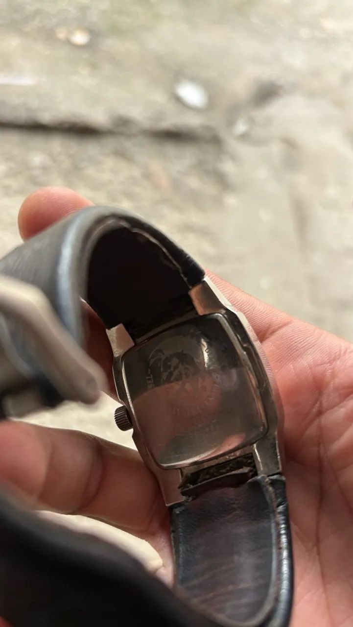 Relógio em bom estado diesel, preto  - Foto 2