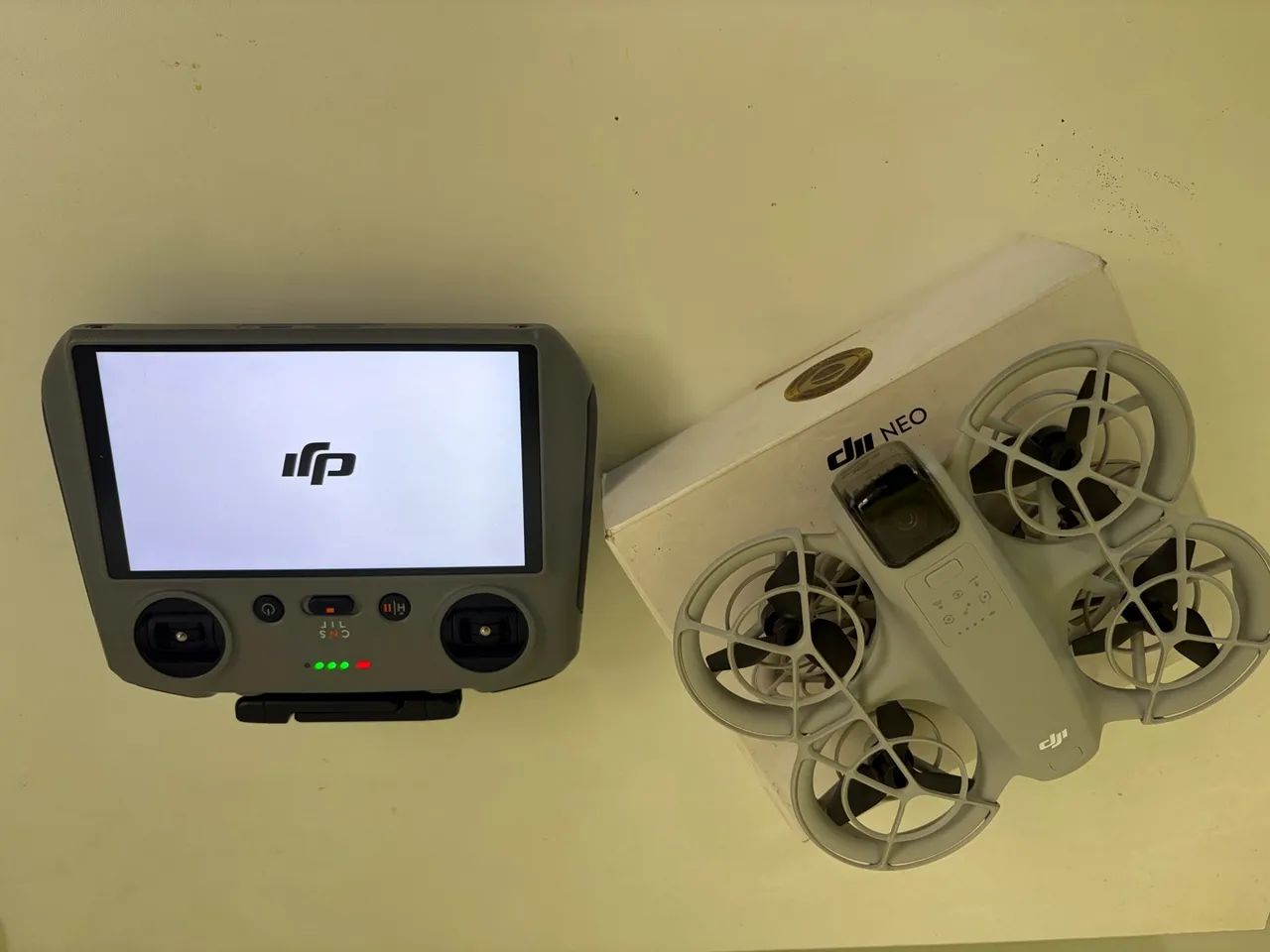 Drone DJI NEO com controle - Foto 4