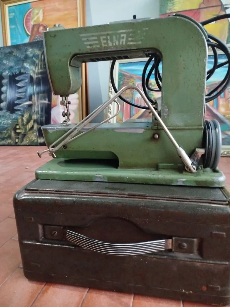Máquina de Costura Antiga ELNA portátil - anos 50