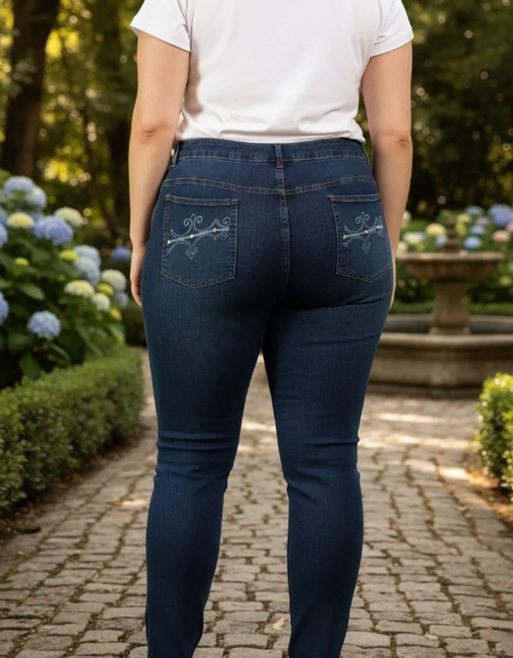 Calça Jeans Feminina Plus Size Cintura Alta Bordada - Foto 4