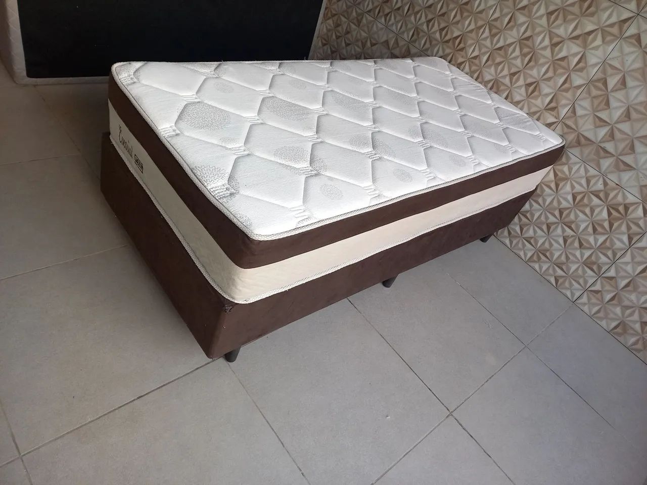 Vendo cama Box de solteiro 65082645174146125