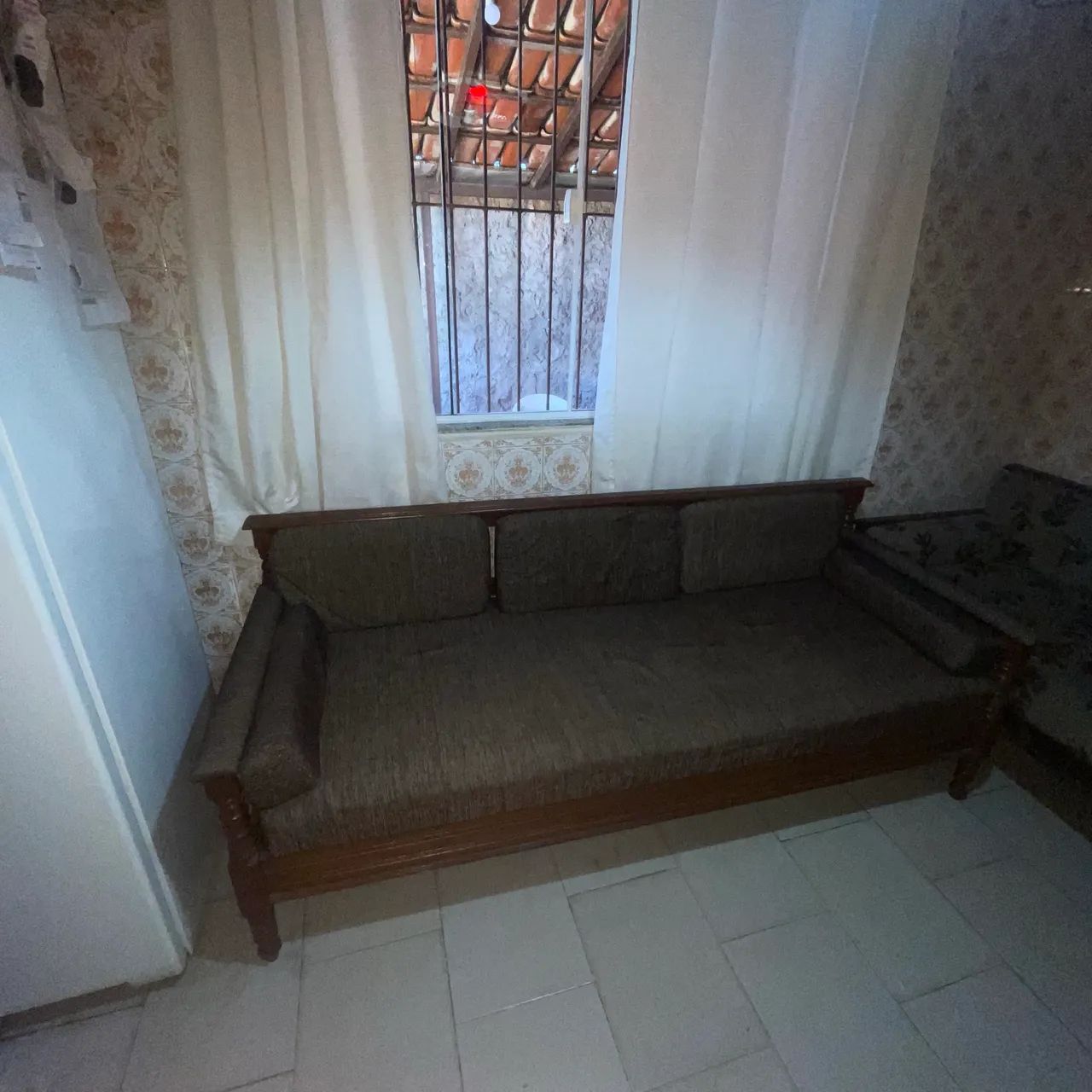 Vendo 2 Sofás de madeira  - Foto 3