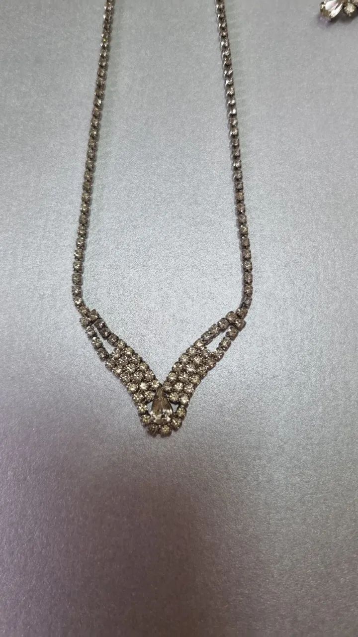 Conjunto sofisticado. Gargantilha, pulseira e brincos. - Foto 2