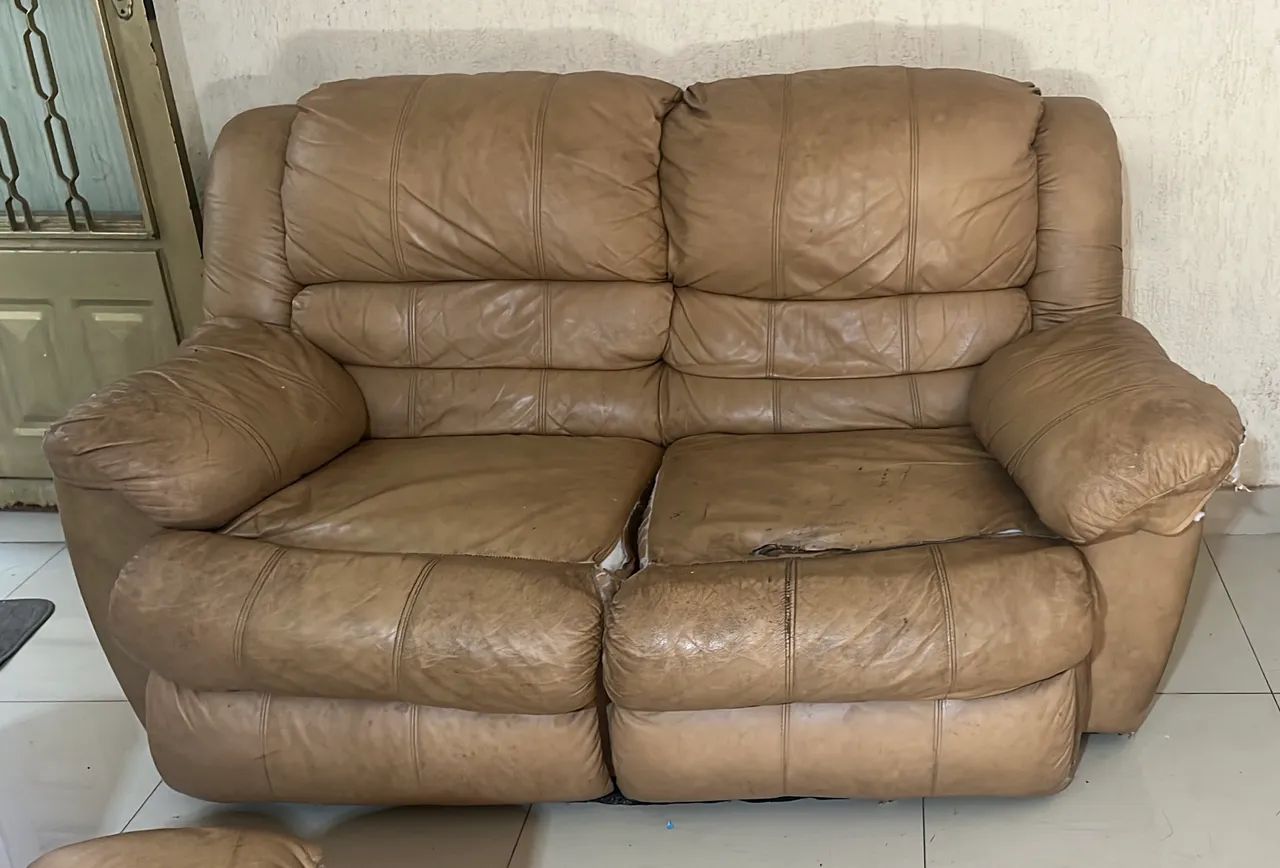CONJUNTO SOFÁ IMPORTADO CARAMELO, COURO LEGÍTIMO + 3 LUG RECLINÁVEIS + 2 LUG - Foto 5