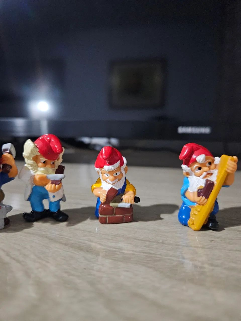 5 miniaturas gonomos kinder ovo profissões  - Foto 3