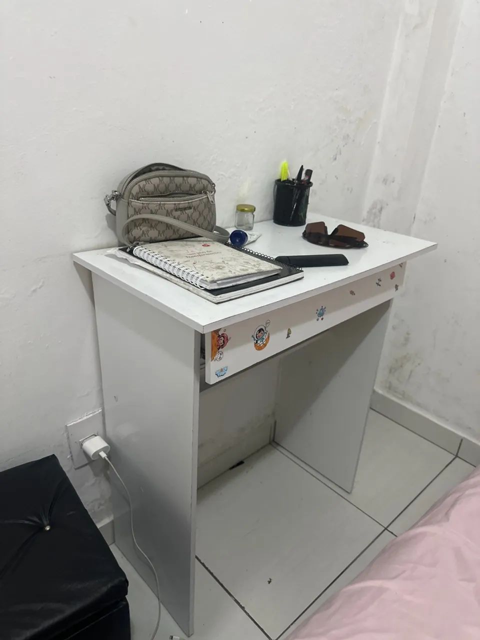 Mesinha com gaveta 