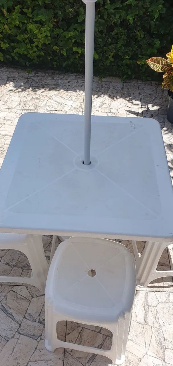 Kit de mesinha e bancos e Guarda Sol - Foto 3