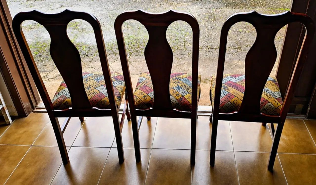 3 cadeiras clássicas de imbuia. Ótimo estado de conservação. - Foto 3