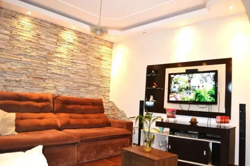 Casa com 03 quartos e 03 vagas - Lagoinha - Foto 2