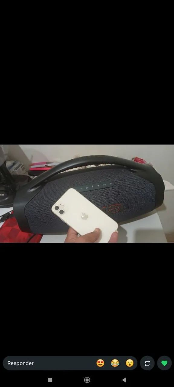iPhone 11 e Caixa de som Aiwa