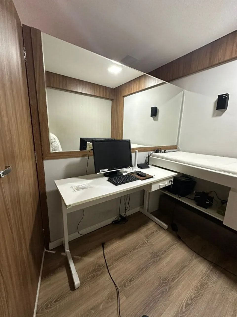 Mesa para computador com gaveta branca