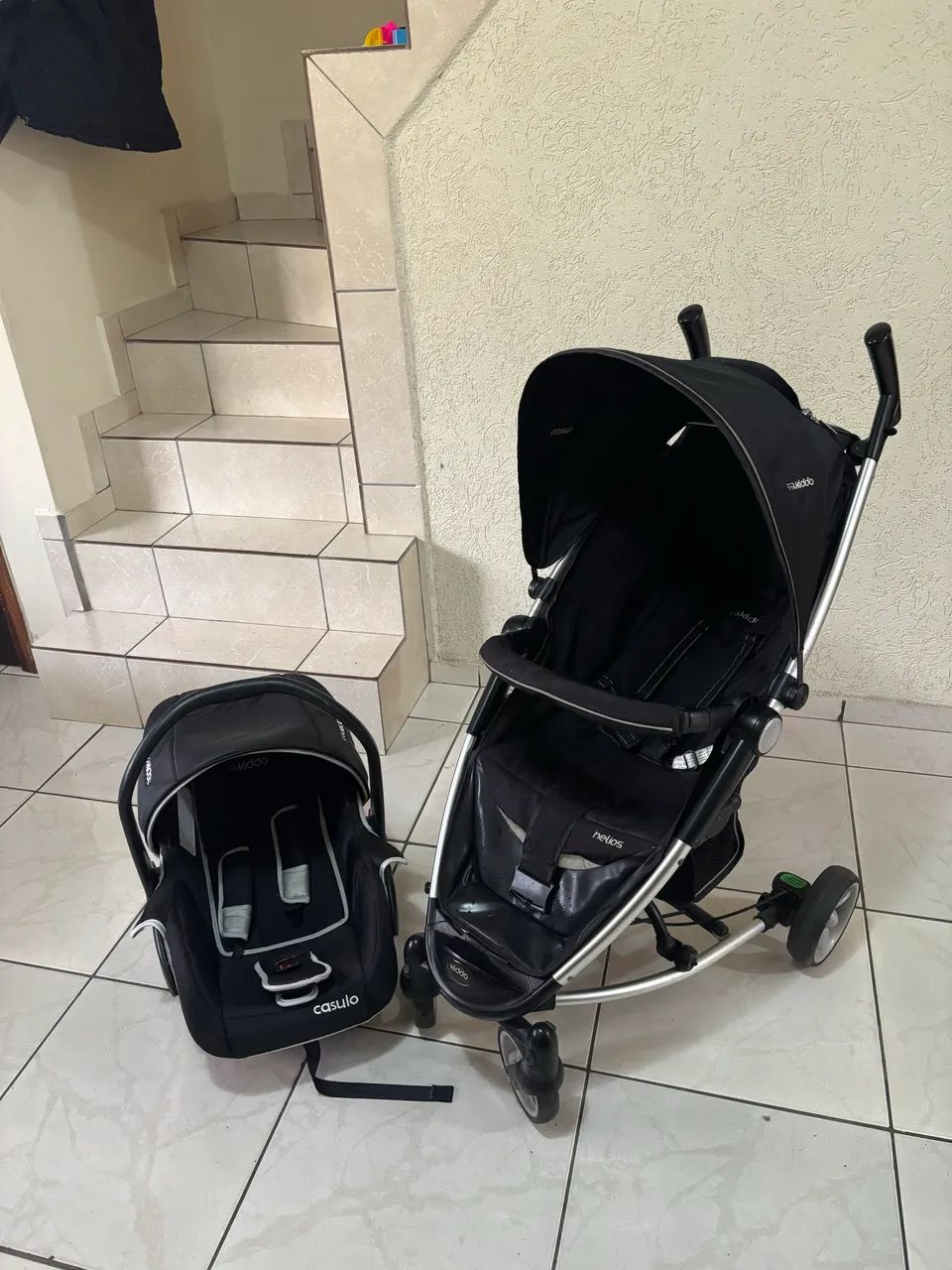 Carrinho de bebê com bebê conforto kiddo casulo  - Foto 2