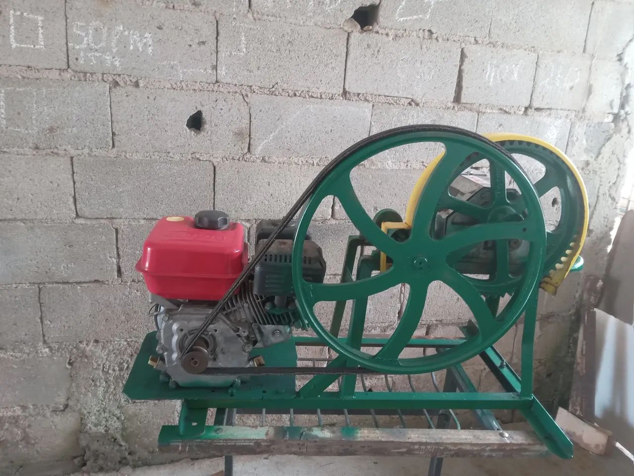 Vendo um engenho de cana  com motor gasolina 7.5 hp - Foto 4