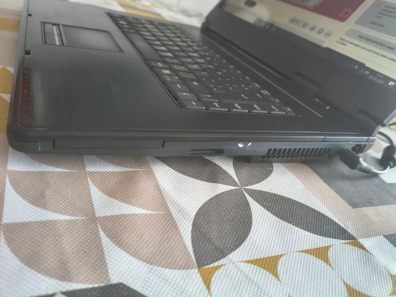 Notebook Itautec InfoWay - Core 2 Duo / 3GB RAM / HD 250GB - Notebook Muito Íntegro! - Foto 5