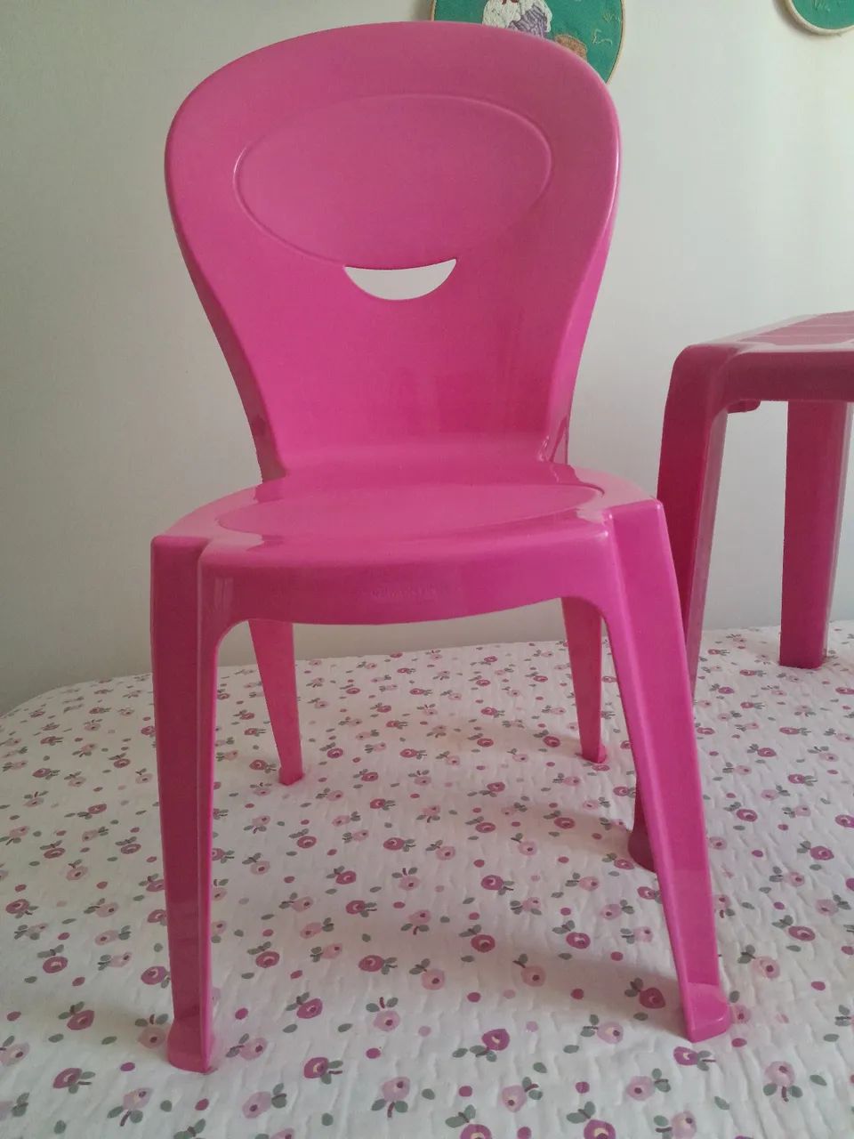 Mesa e cadeira plástica infantil rosa - Foto 2