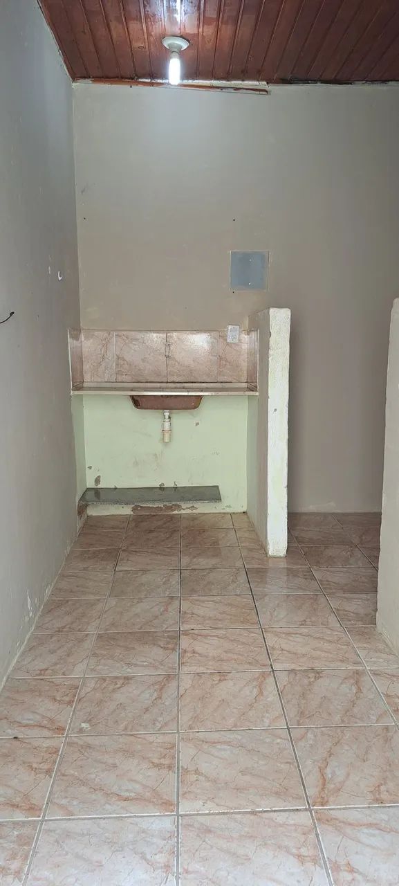 Quarto grande com banheiro 