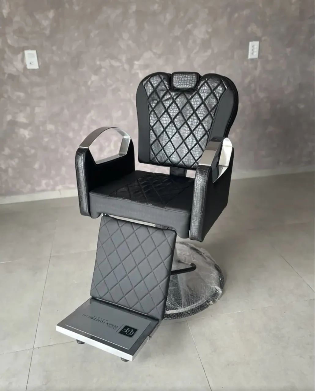 Cadeira Barbearia Reclinável Urano Hidráulica 