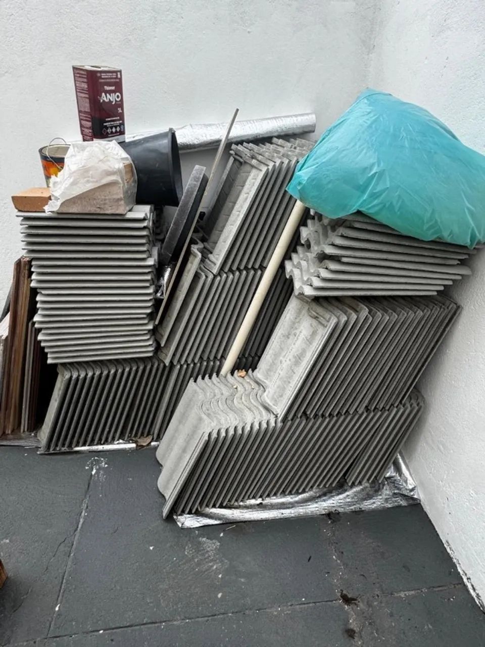 Aproximadamente 400 telhas de CONCRETO, super barato