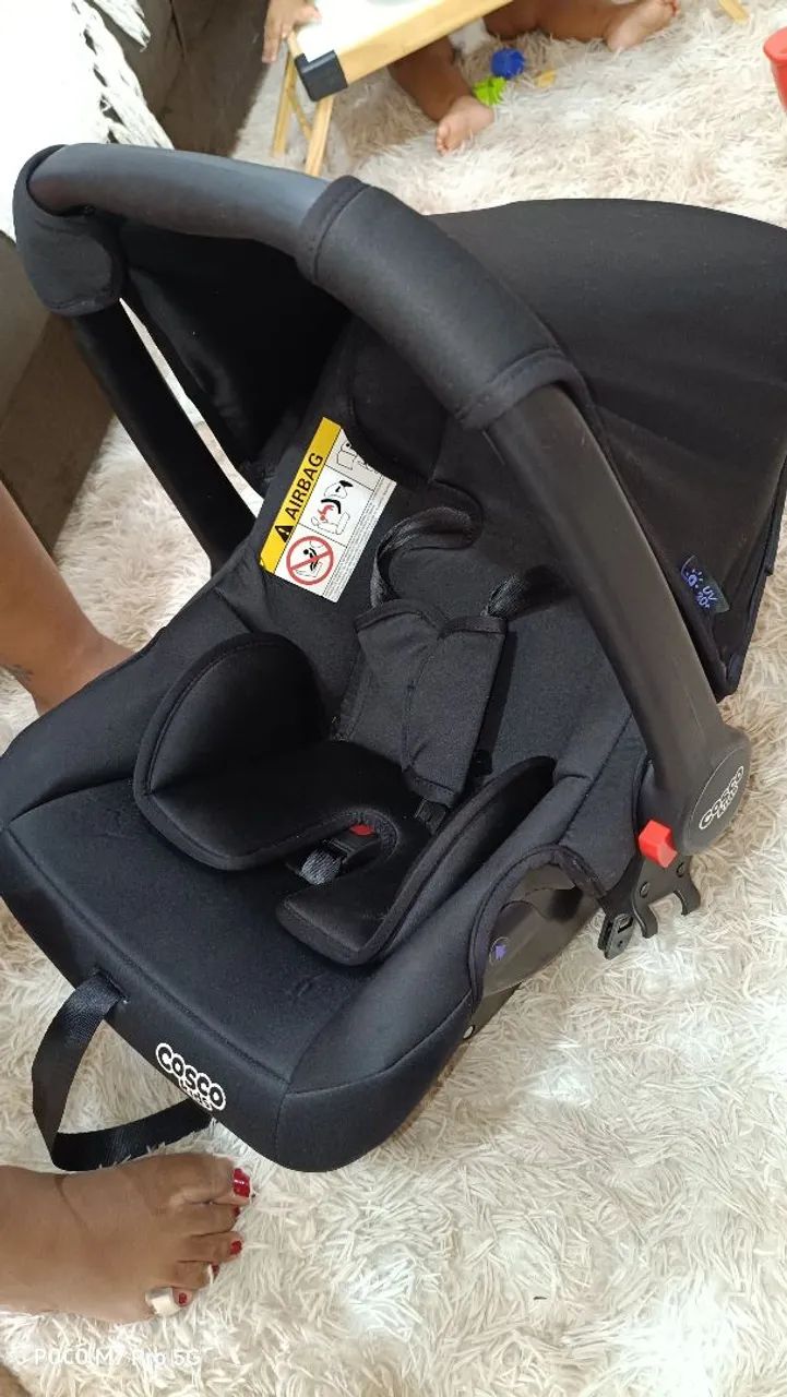 Bebe conforto semi novo 