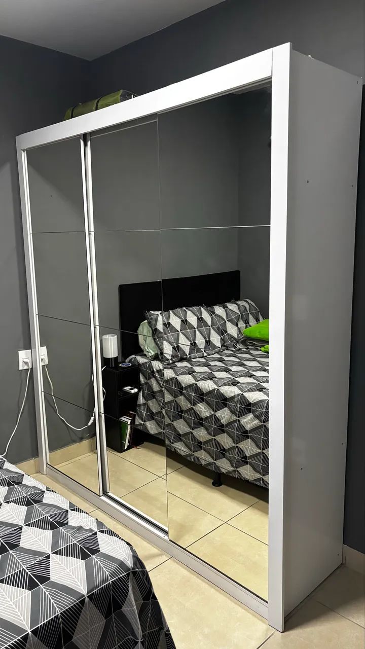Guarda-Roupa Branco 3 Portas de Correr com Espelho 