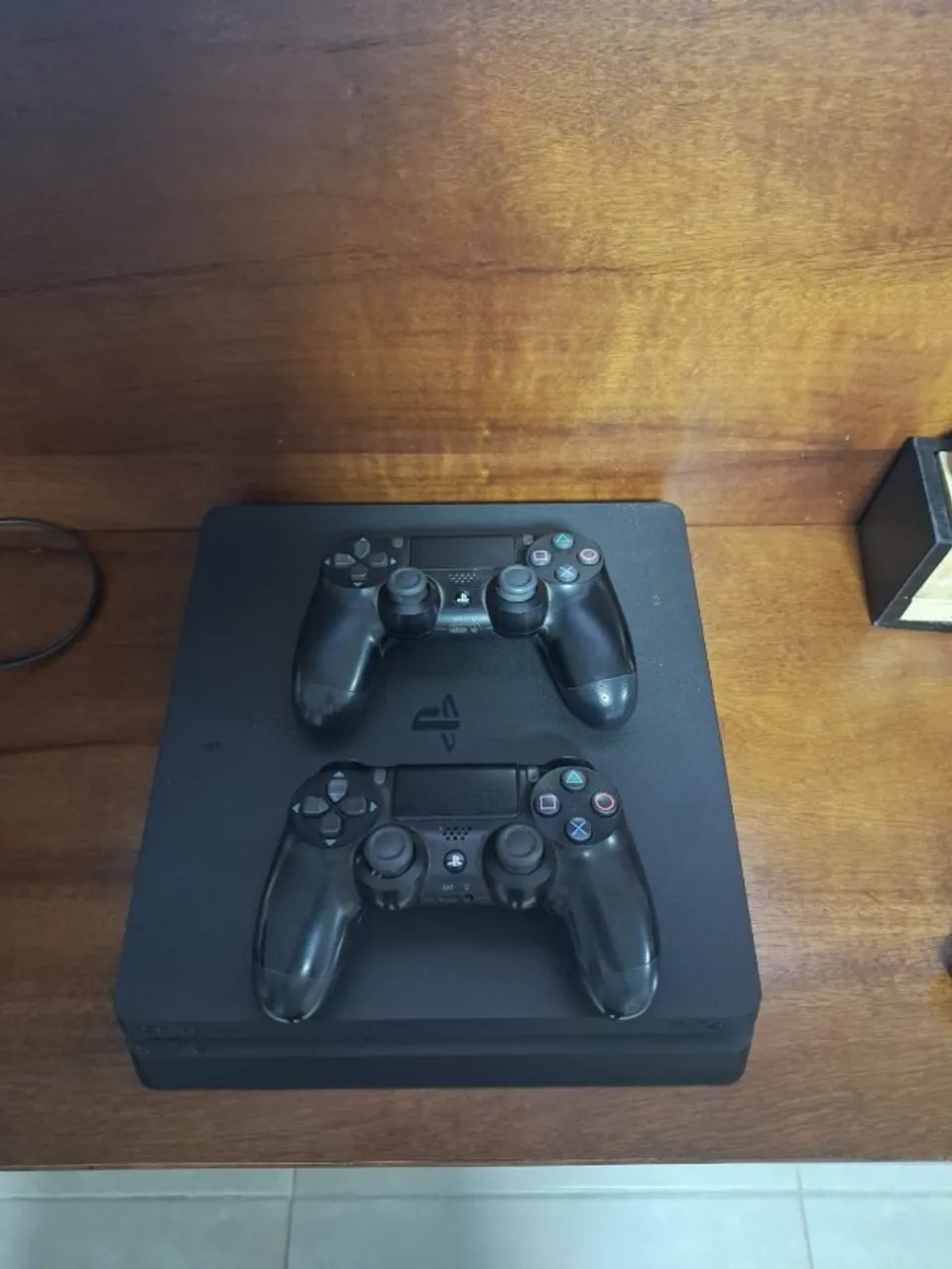 PLAYSTATION 4 COM 2 CONTROLES  - Foto 2