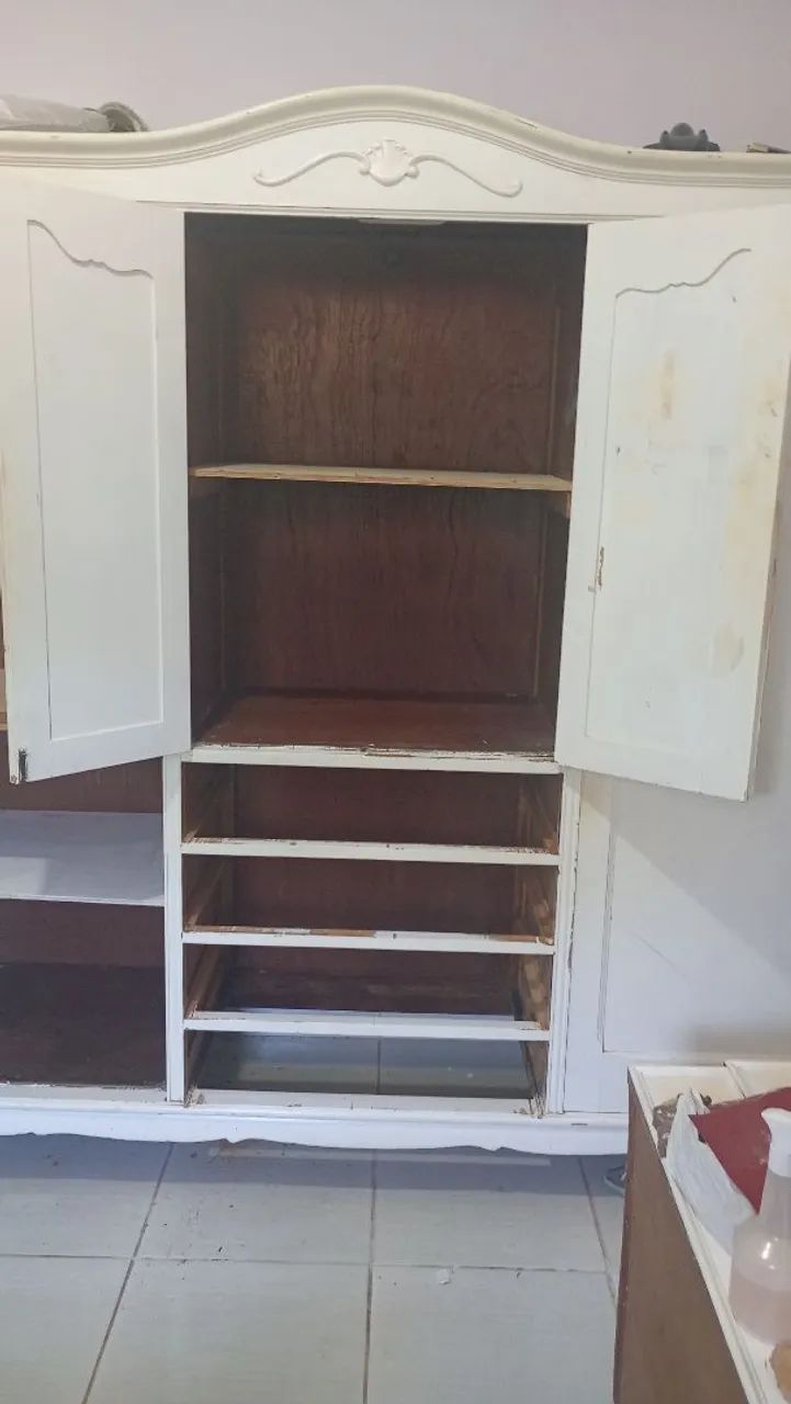 GUARDA ROUPA ANTIGO 