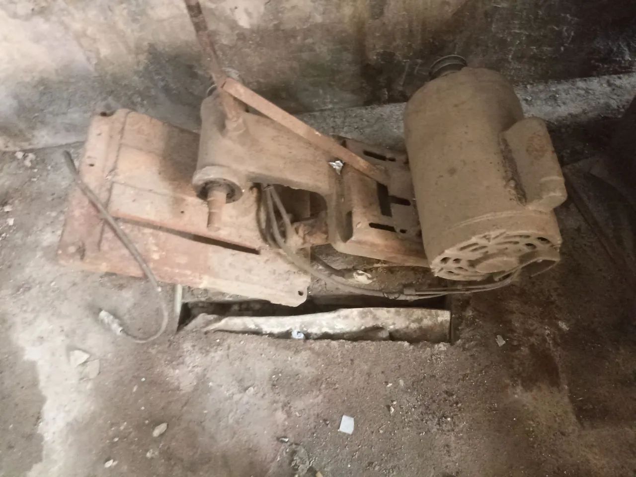 Poli corte com motor 