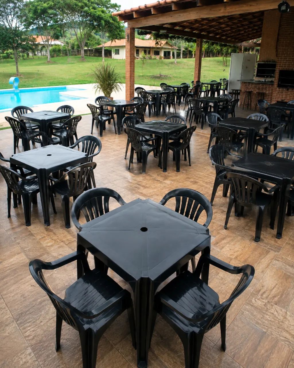 Locação Jogos de Mesa Plastico e Churrasqueira Costela - Foto 3