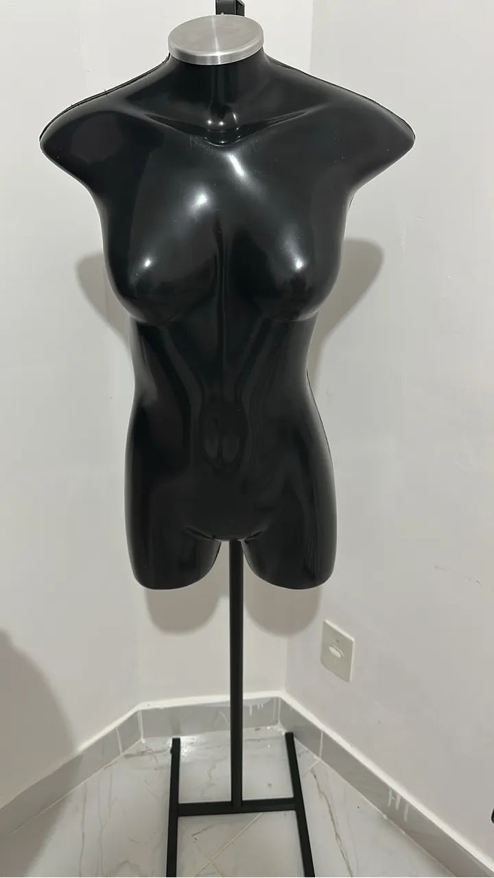 Arara regulável e manequim feminino  - Foto 2