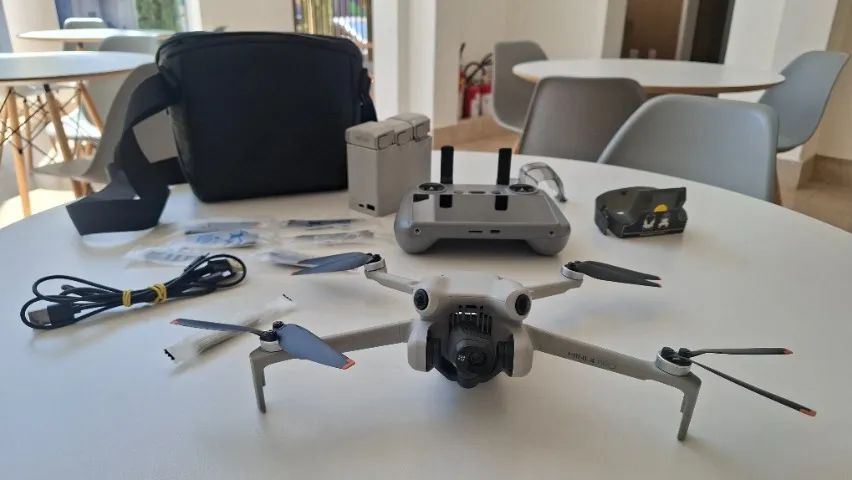 Drone DJI Mini 4 Pro Combo