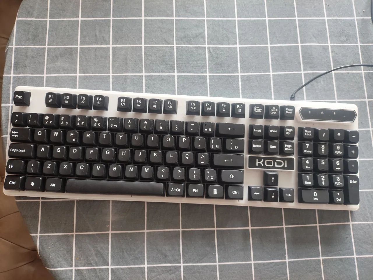 Teclado semi mecânico e mouse gamer 