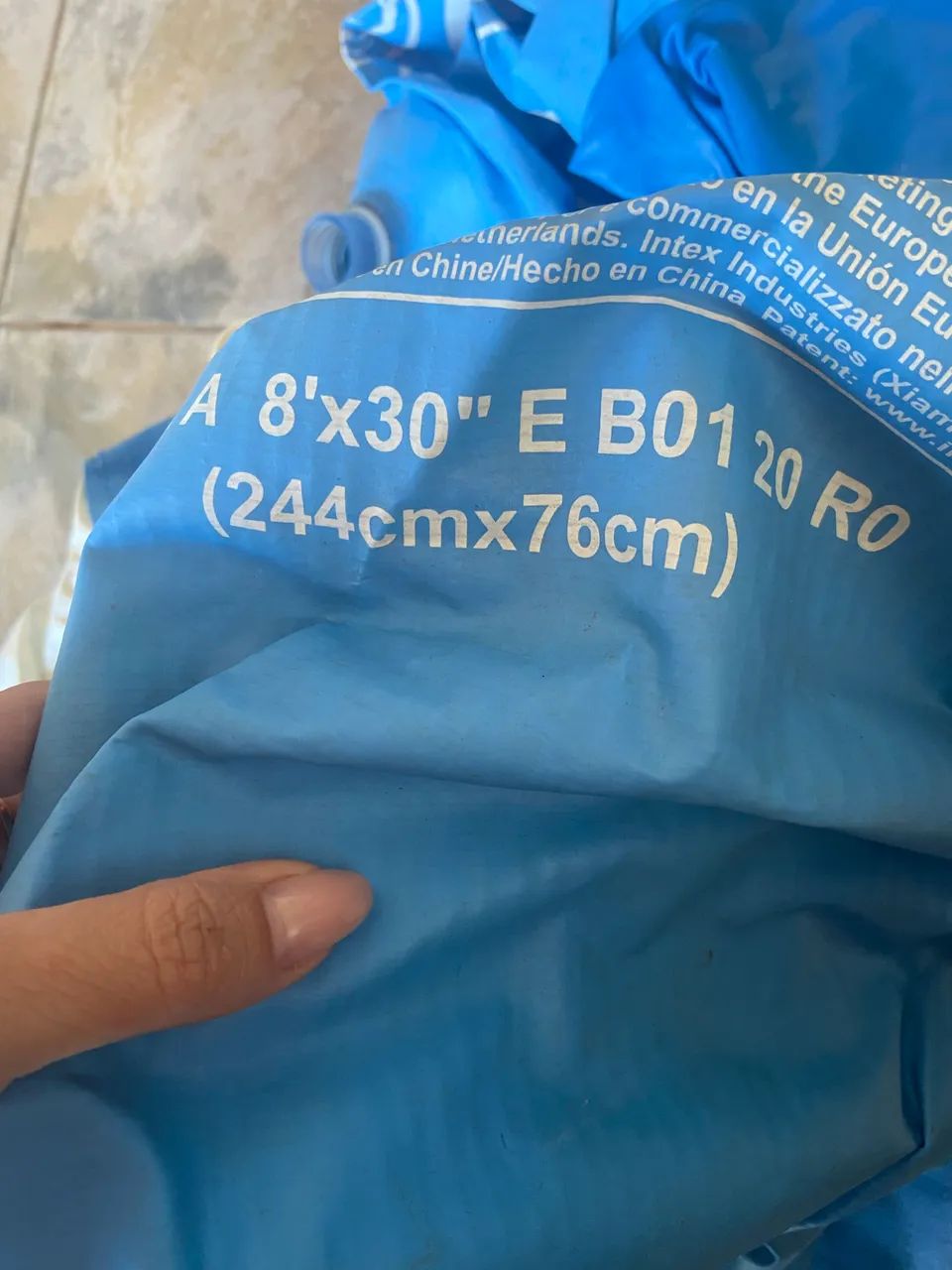 Piscina inflável Intex 2419 L com capa e clorador  - Foto 4