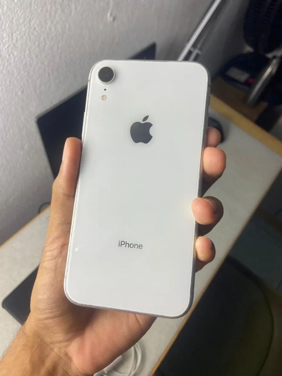 iPhone XR 64GB - Impecável + Capa e Carregador - Foto 2