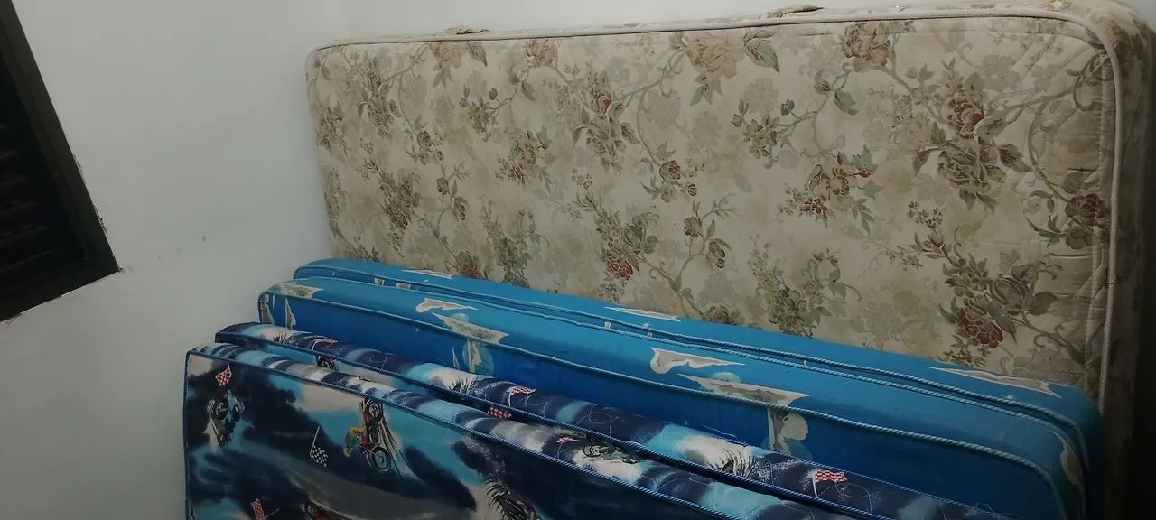 Cama de solteiro de ferro com estrado de madeira com colchão  - Foto 2