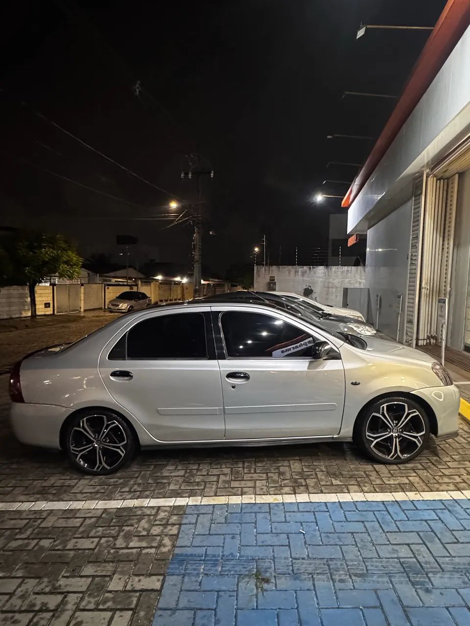 Toyota Etios ETIOS PLATINUM Sed. 1.5 Flex 16V 4p Mec. 2014