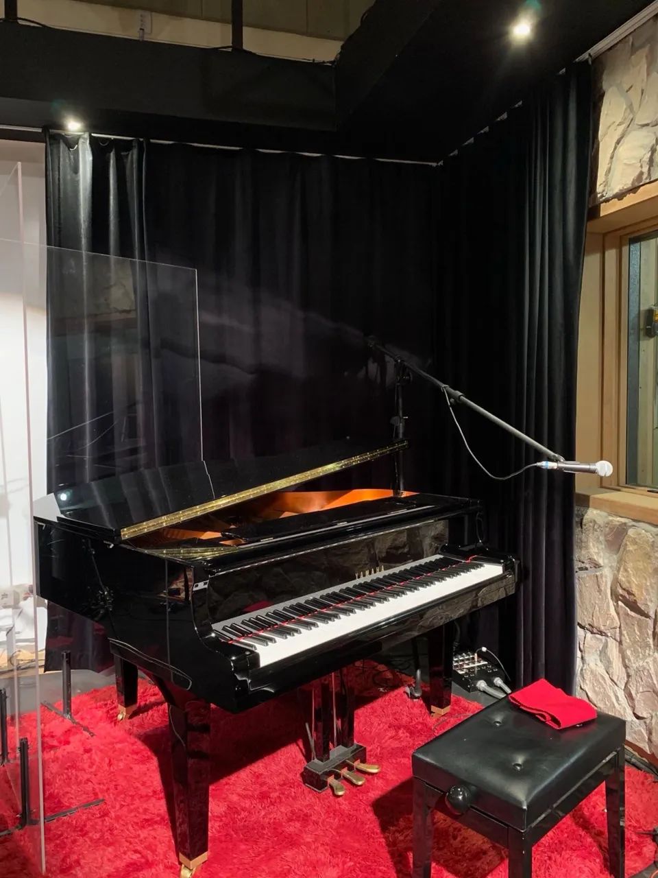Vende-se Piano de Cauda 