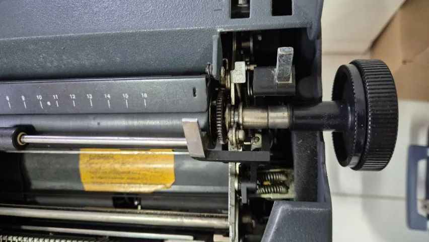 Máquina de escrever elétrica IBM (de esfera)  - Foto 4