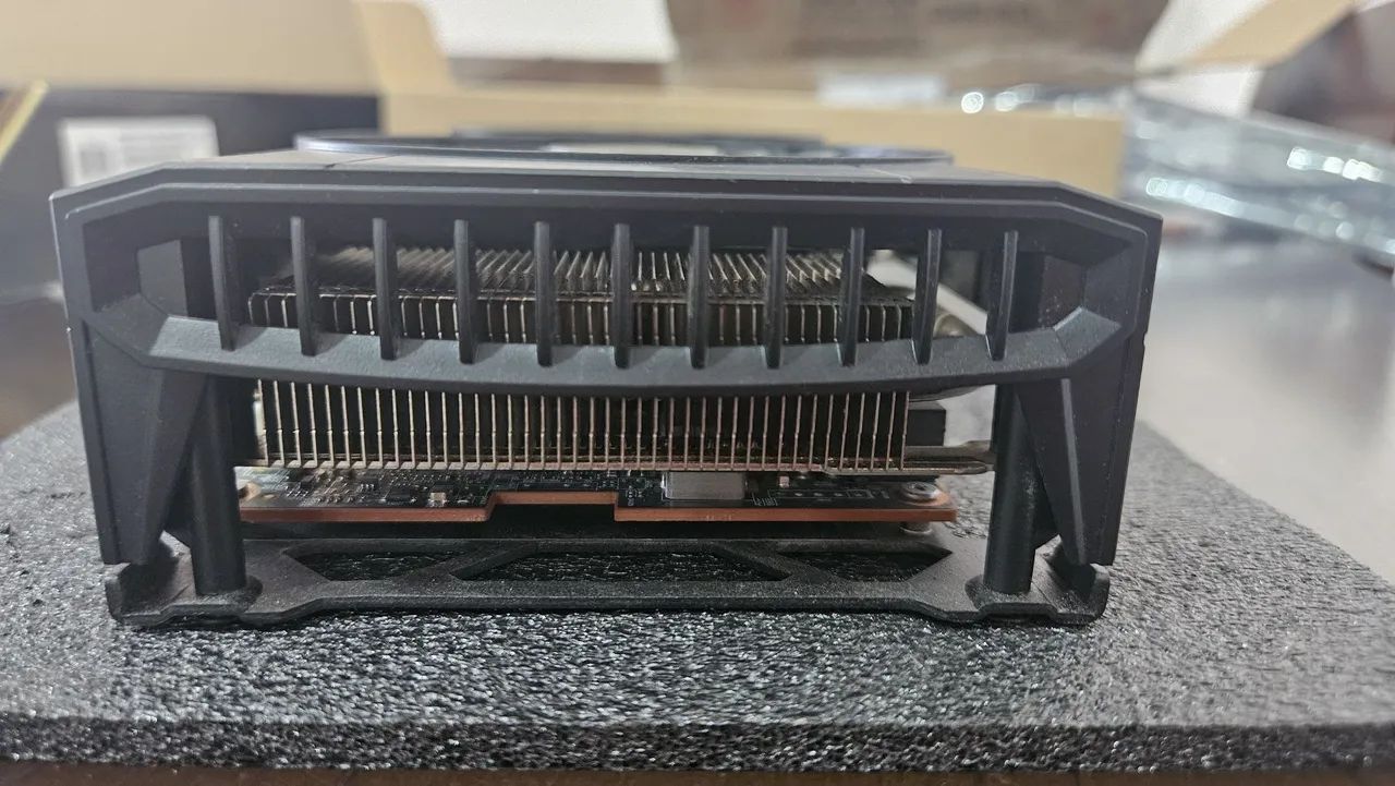 Radeon RX 6600 XT SAPPHIRE PULSE com CAIXA - usada - Foto 3