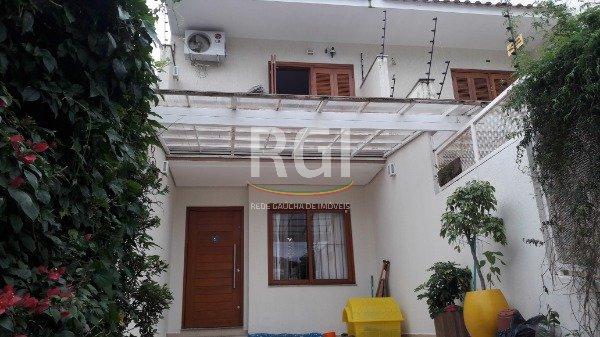 Casa à venda com 2 dormitórios em Guarujá, Porto alegre cod:MI269529