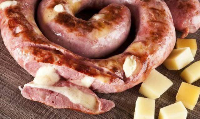 Linguiça caseira recheada